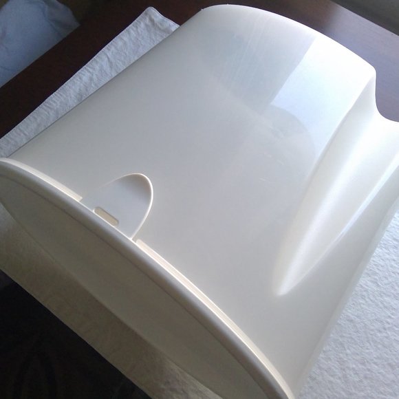 Tupperware Cereal Container - Picture 3 of 8